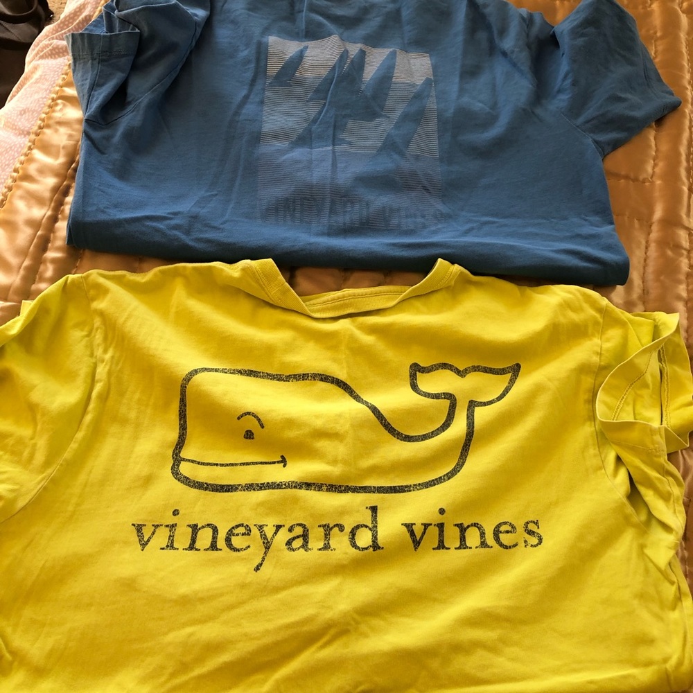 Vineyard Vines mens small lot of 2 t shirts